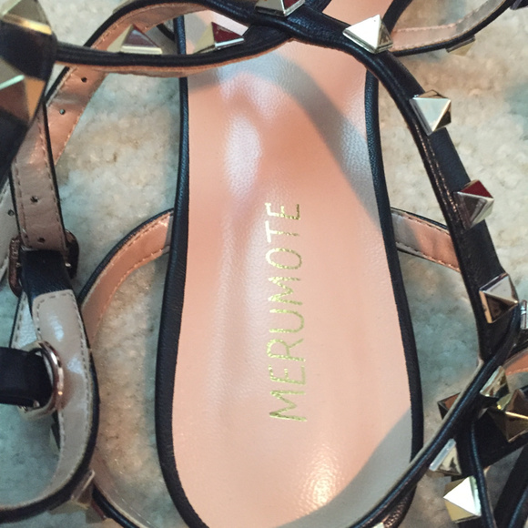 Studded Sandals -  - Cute and Comfy! - Size 9 - Picture 5 of 8